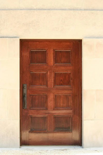 Una Vecchia Porta Legno Circondata Blocchi Cemento — Foto Stock