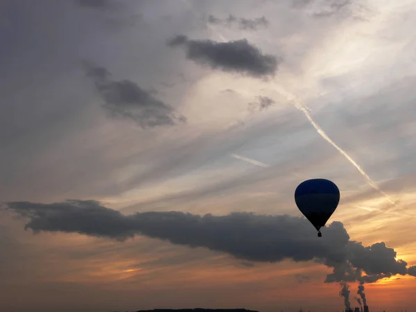Enerji Santrali Için Balon Gezisi — Stok fotoğraf