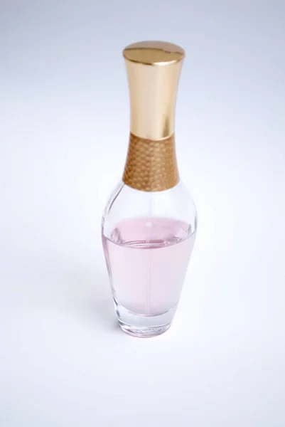 Beyaz Üzerine Izole Edilmiş Parfüm Şişesi — Stok fotoğraf