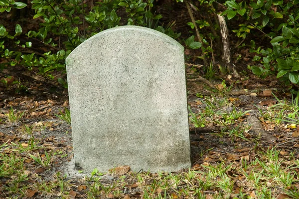 Pedra Tumular Vazia Num Cemitério — Fotografia de Stock