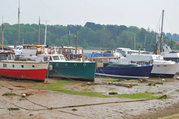 Group Boats Creek Low Tide — Stock Photo, Image