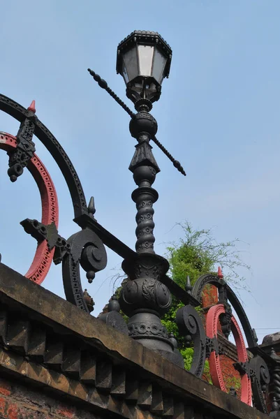 錬鉄製のランプ — ストック写真