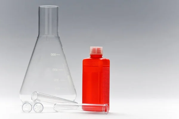 Diversos Objetos Químicos Laboratorio Sobre Fondo Blanco — Foto de Stock