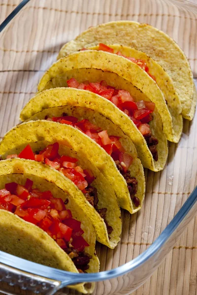 Taco Dengan Tomat Dan Daging Cincang — Stok Foto
