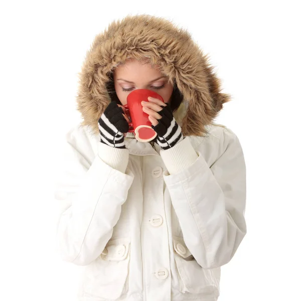 Menina Inverno Adolescente Com Coração Forma Xícara Vermelha Bebida Quente — Fotografia de Stock