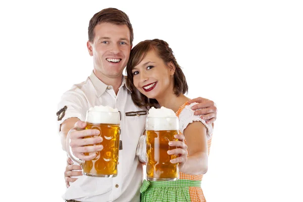 른들의 남녀가옥 페스트 맥주와 맥주를 마시고 배경에 고립됨 — 스톡 사진