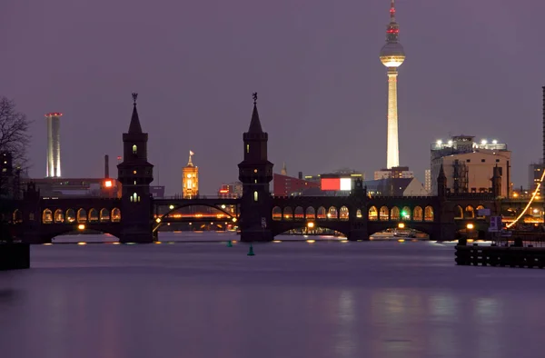 Oberbaumbrücke Berlin Bei Nacht Mit Spree Und Fernsehturm — Stockfoto