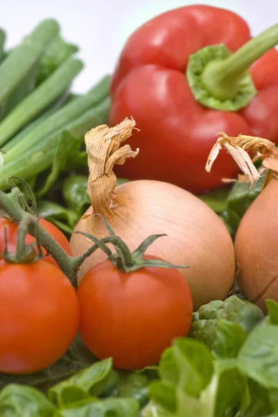 Paprika Mit Spinat Und Zwiebeln Fokus Auf Den Vordergrund — Stockfoto