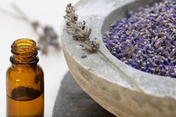 Hälso Och Sjukvård Produkter Lavendel Olja Med Flaska — Stockfoto