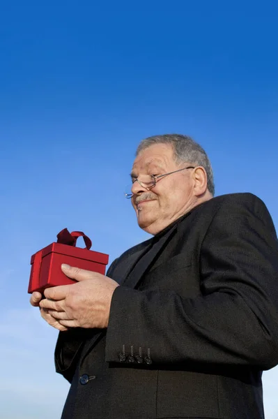 Buissness Uomo Con Regalo — Foto Stock