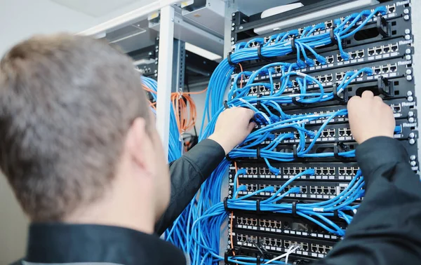 Young Engeneer Datacenter Server Room — Stock Photo, Image