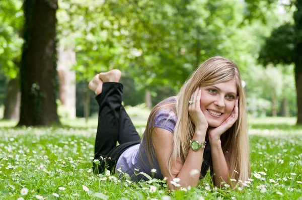 Young Smiling Woman Lying Grass Sunny Day Park Outdoors — Stock Photo, Image