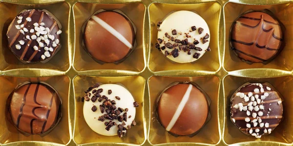 Doces Chocolate Caixa Dourada Macro — Fotografia de Stock