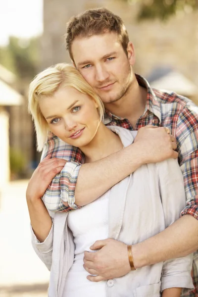 Retrato Pareja Joven Romántica Abrazando — Foto de Stock