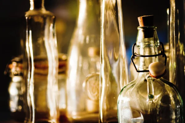 Wijnkleurige Glazen Flessen — Stockfoto