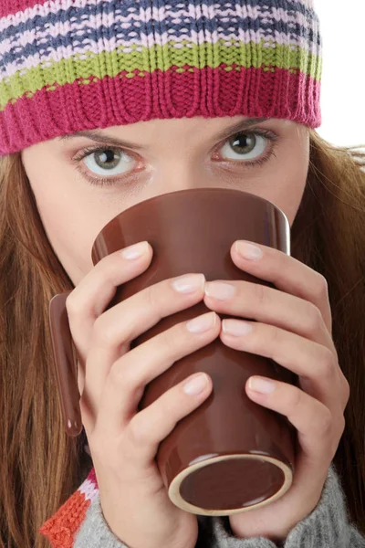 Jovem Mulher Chapéu Inverno Com Xícara Chocolate Quente Café Chá — Fotografia de Stock