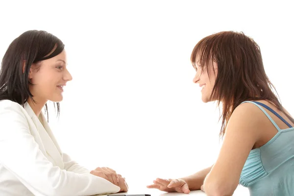 Felices Amigas Jóvenes Hablando Aislado Sobre Fondo Blanco — Foto de Stock