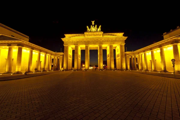 Puerta Brandenburgo Por Noche —  Fotos de Stock