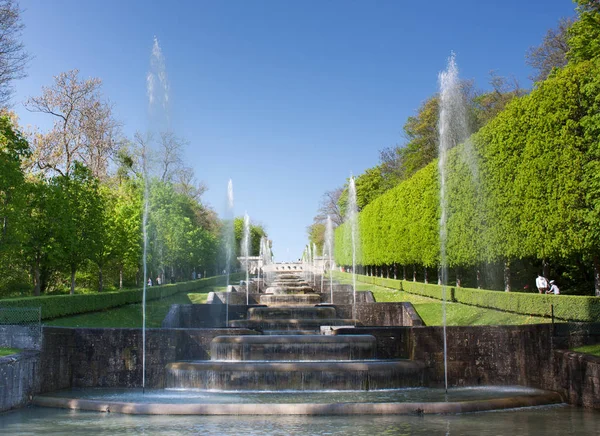 Fransa Güzel Bir Parkta Akan Sularla Dolu Fıskiyeler — Stok fotoğraf
