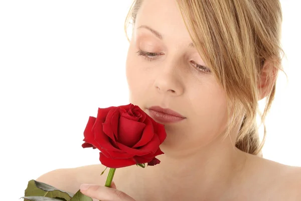 分離された赤いバラと美しい若い女性 — ストック写真