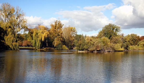 Östparksdamm Frankfurt Main — Stockfoto