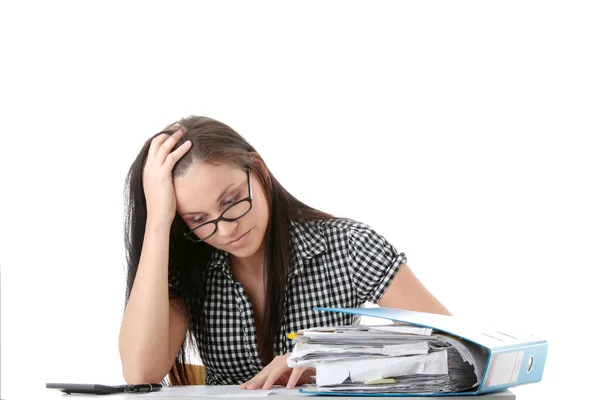 Mujer Cansada Ejecutiva Llenando Formularios Impuestos Mientras Está Sentada Escritorio — Foto de Stock