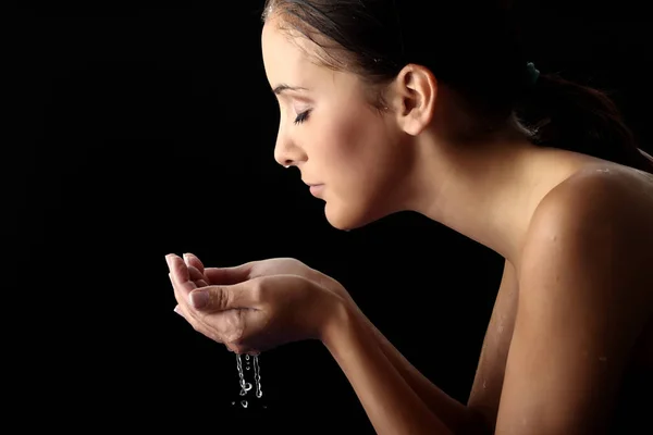 Jeune Femme Adolescente Lave Visage Avec Eau Propre — Photo