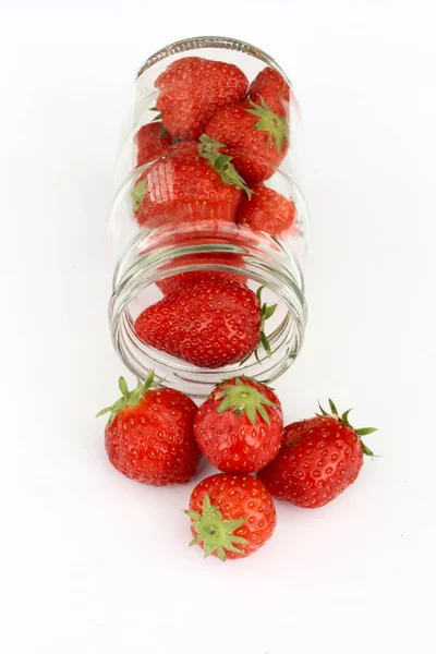 Erdbeeren Glas Isoliert Auf Weißem Hintergrund — Stockfoto