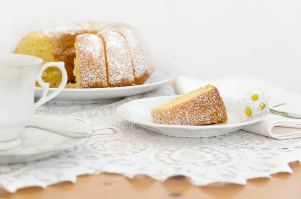 Kaffeetafel Mit Ringkuchen — Stockfoto