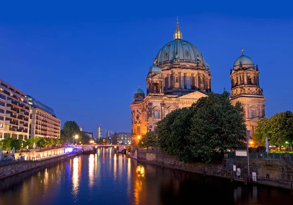 Berlin Cupola Dopo Tramonto Con Fiume Furia Cielo Blu Profondo — Foto Stock