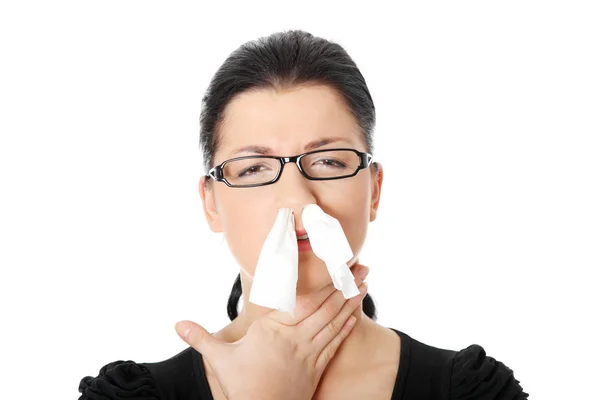 Jovem Com Alergia Frio Isolada Sobre Fundo Branco — Fotografia de Stock