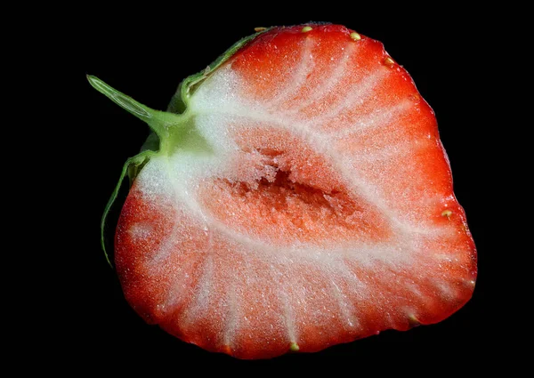Frische Tomate Auf Schwarzem Hintergrund — Stockfoto