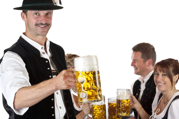 Homem Bavário Com Amigos Brinca Cerveja Com Oktoberfest Isolado Fundo — Fotografia de Stock