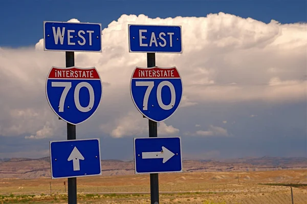 Autobahnbeschilderung Auf Einem Abgelegenen Abschnitt Der Interstate Utah Usa — Stockfoto