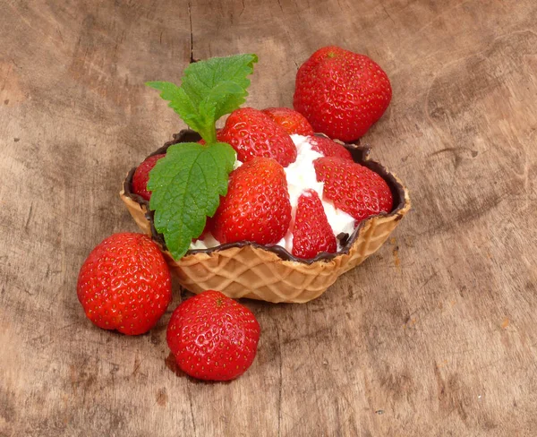 Strawberries Waffle Basket — 图库照片