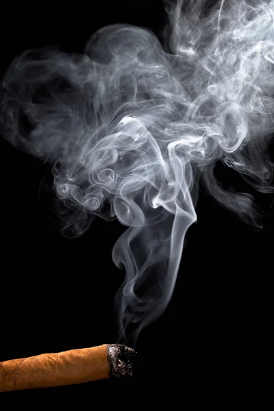 Kouření Cigarety Černém Pozadí — Stock fotografie