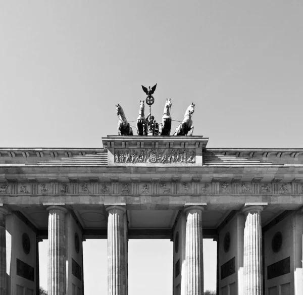 Brandenburger Tor Бранденбургские Ворота Знаменитая Достопримечательность Берлина Германия Прямолинейный Фронтальный — стоковое фото