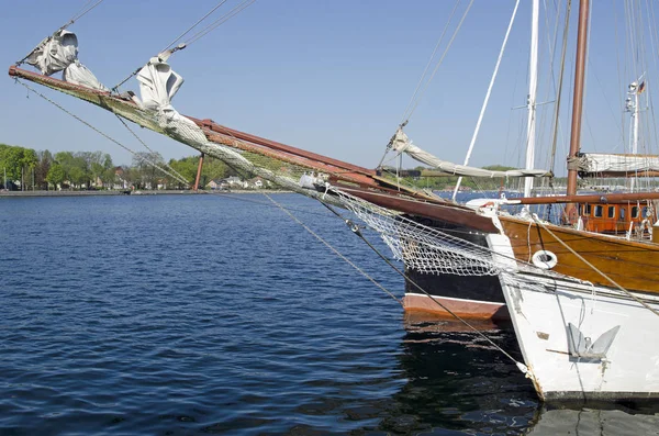 Yelkenli Gemi Suda Tekne Deniz Aracı Nakliyesi — Stok fotoğraf