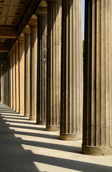 Säulengang Mit Licht Und Schatten — Stockfoto