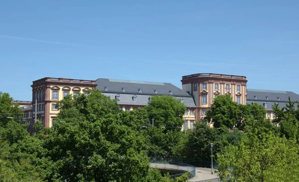 Malerischer Blick Auf Die Majestätische Mittelalterliche Burgarchitektur — Stockfoto