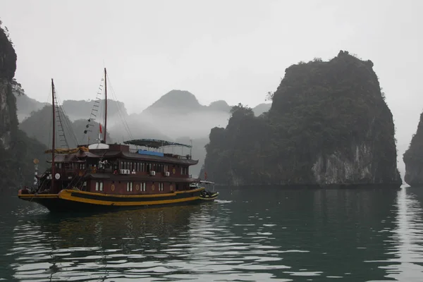Затока Халонг Єтнамі — стокове фото