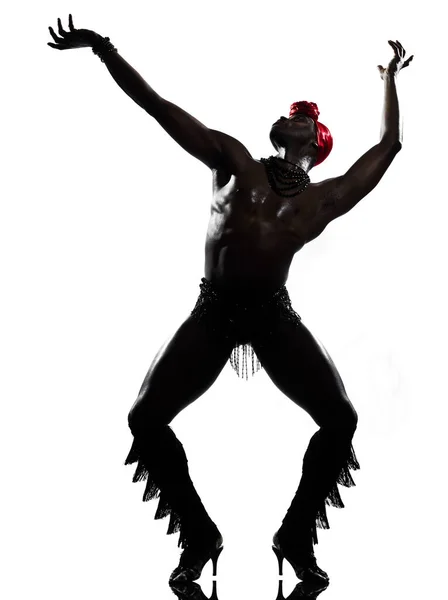 アフリカの男性ダンサーの踊りのスタジオ分離した白い背景の上 — ストック写真