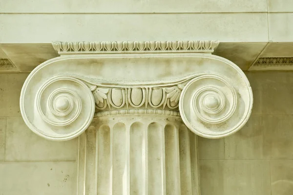 科林斯古董柱在内部大英博物馆 — 图库照片