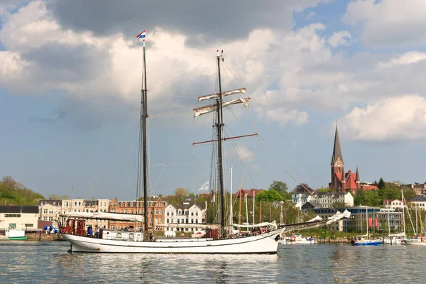 Velero Dos Mástiles Puerto Flensburg — Foto de Stock