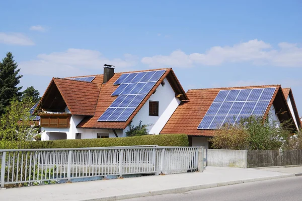 Casa Residenziale Con Impianto Fotovoltaico — Foto Stock