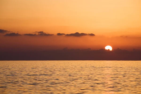 Beautiful Young Brunette Model Wearing Yellow Bikini Photographed Colorful Sunset — ストック写真