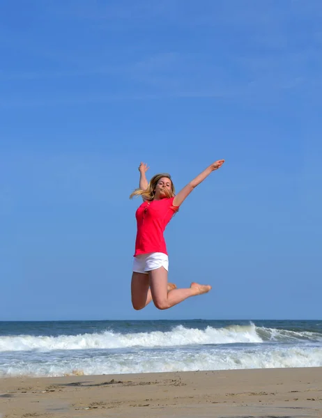 Young Woman Jumping Beach — Stock Photo, Image