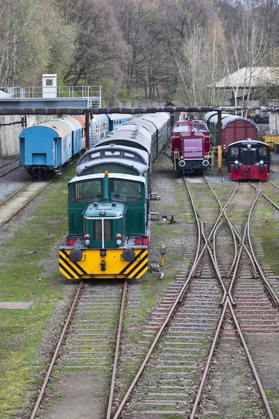 Locomotora Diesel Vagones Una Estación Tren —  Fotos de Stock