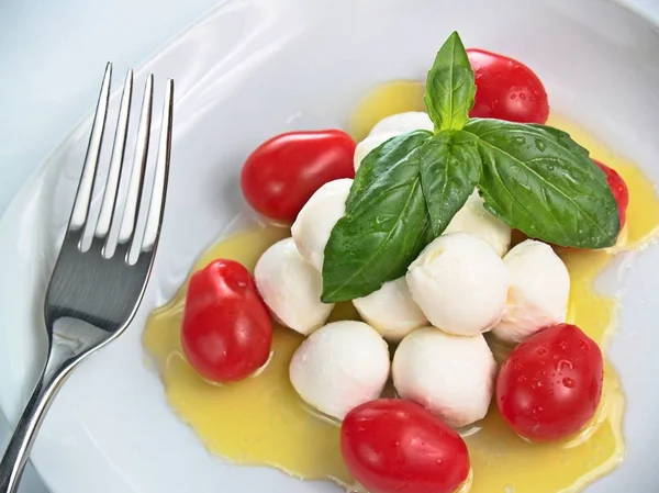 Cherry Mozzarella Caprese Tomatoes Oil Basil — Stock Photo, Image