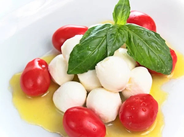 Mozzarella Ciliegia Caprese Con Pomodori Olio Basilico — Foto Stock